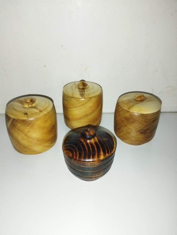 قندان چوبی . خراطی . سبک و شیک